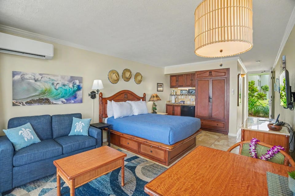 Islander on the Beach 123- Oceanfront Ground Floor Studio "Coco Moon" Apartment in Waipouli Beach