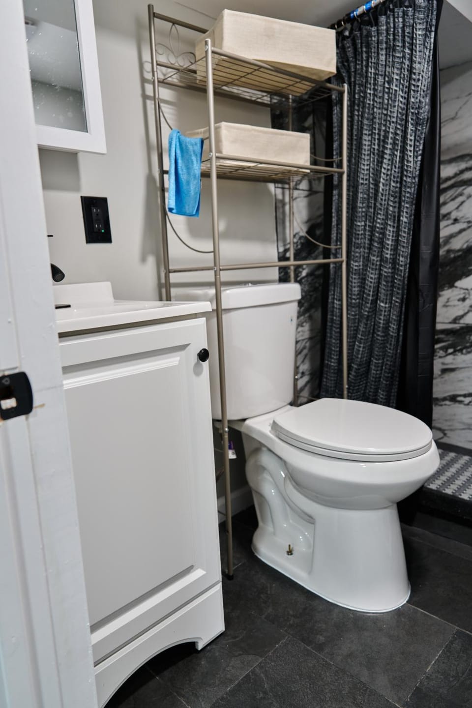 Joynest Nest - Private Entry & Bath Apartment in Hillside