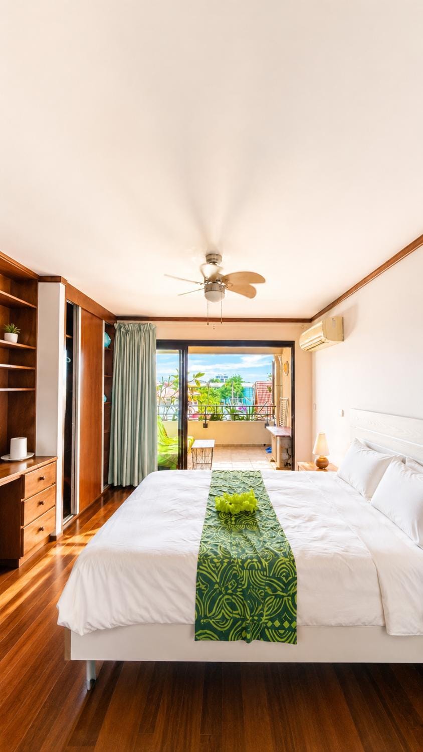 Photo of the whole room, Bedroom