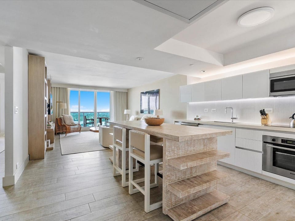 Vista De Suenos 1527 House in South Beach Miami