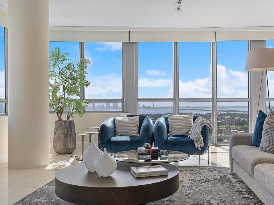 Ocean & Skyline Tranquility 3002 Apartment in South Beach Miami