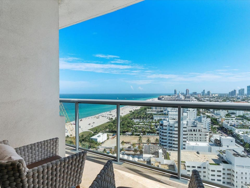 Ocean & Skyline Tranquility 3002 Apartment in South Beach Miami