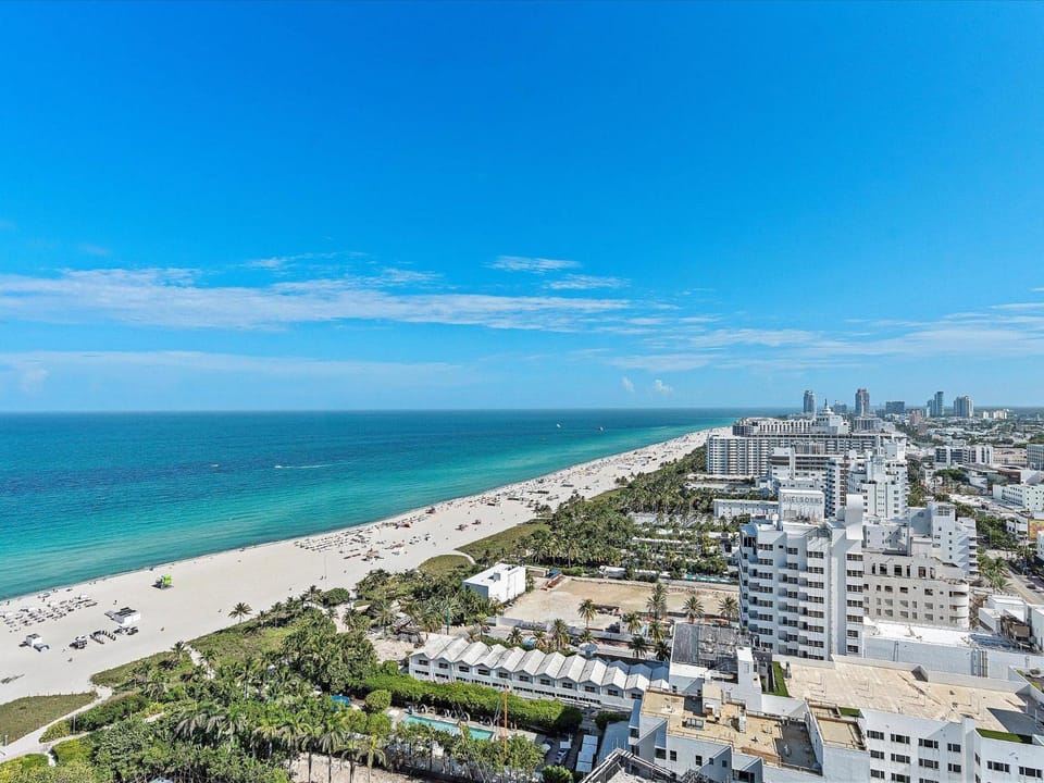 Ocean & Skyline Tranquility 3002 Apartment in South Beach Miami