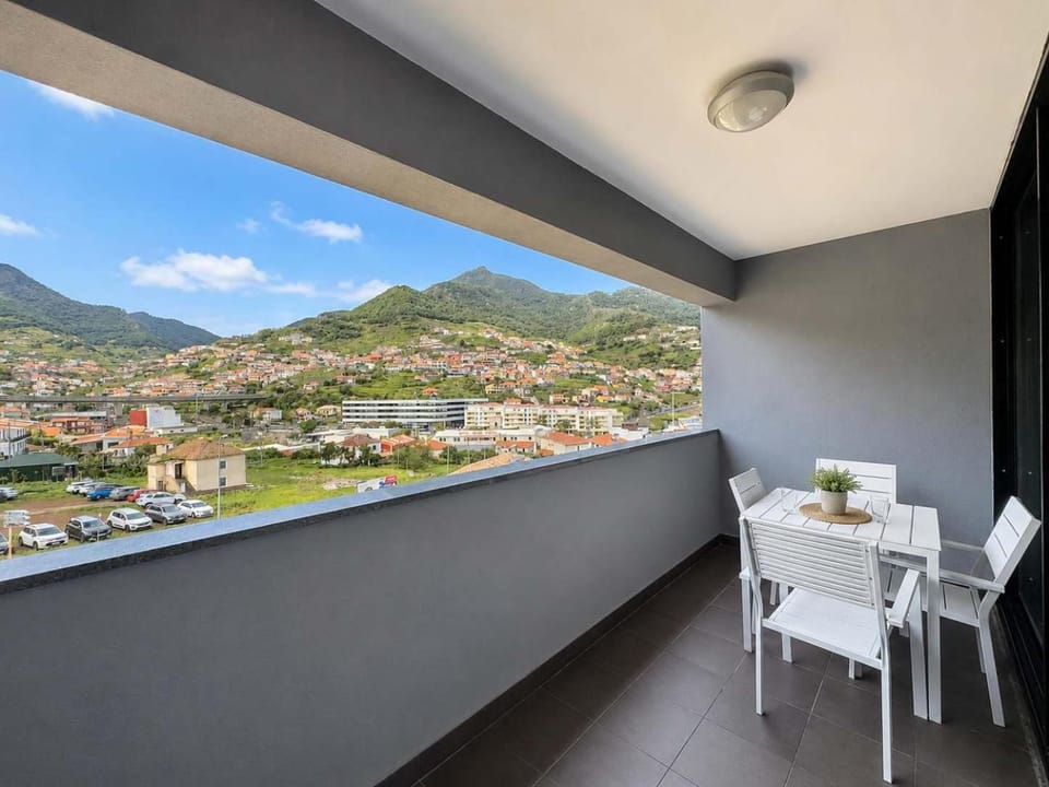 Hillside Elegance Apartment Apartment in Madeira District