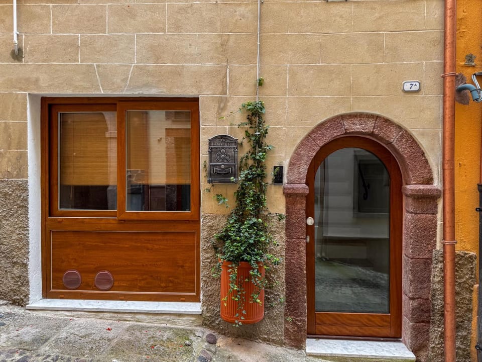 Property building, Facade/entrance