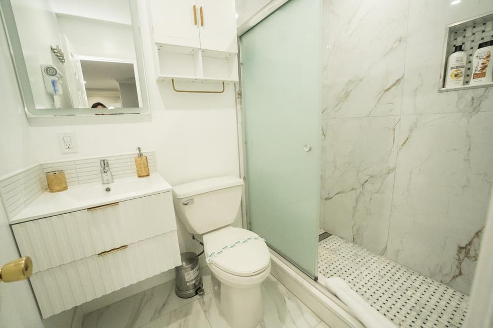 Stylish 2BR Gataway Near NYC Apartment in Union City