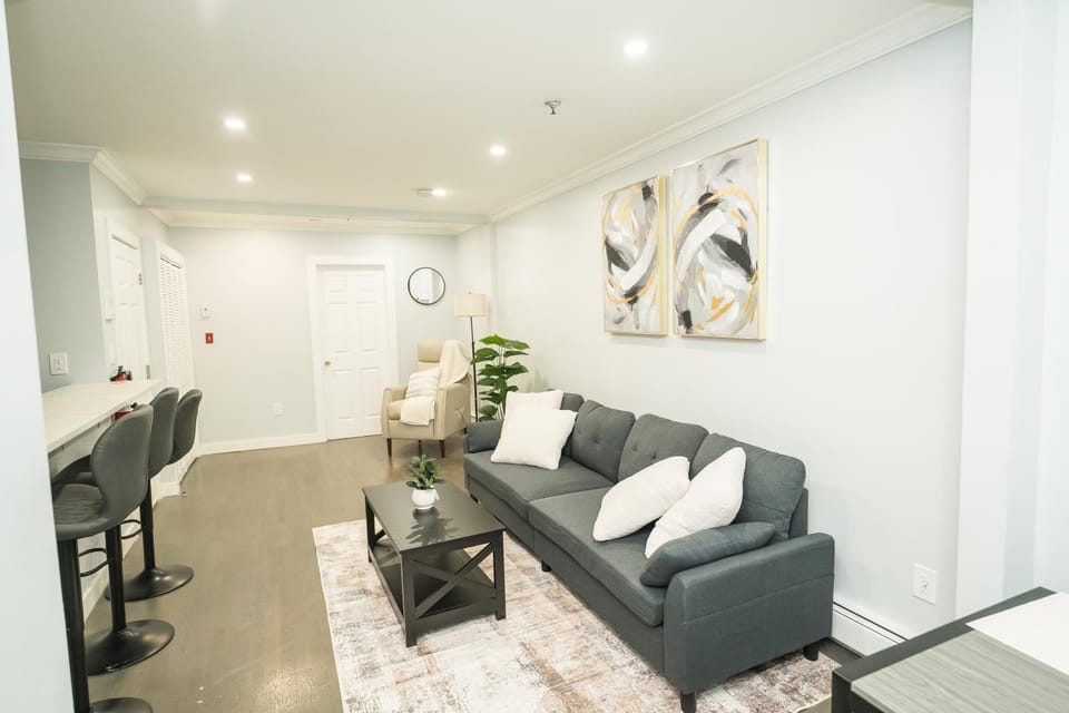 Stylish 2BR Gataway Near NYC Apartment in Union City