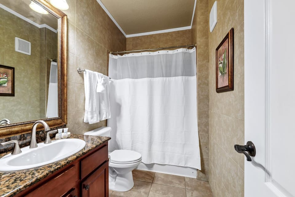 Shower, Toilet, Bathroom, Bath, towels
