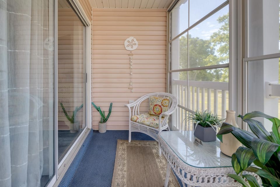 Tee Times, Poolside Vibes! Myrtle Beach Retreat House in Carolina Forest