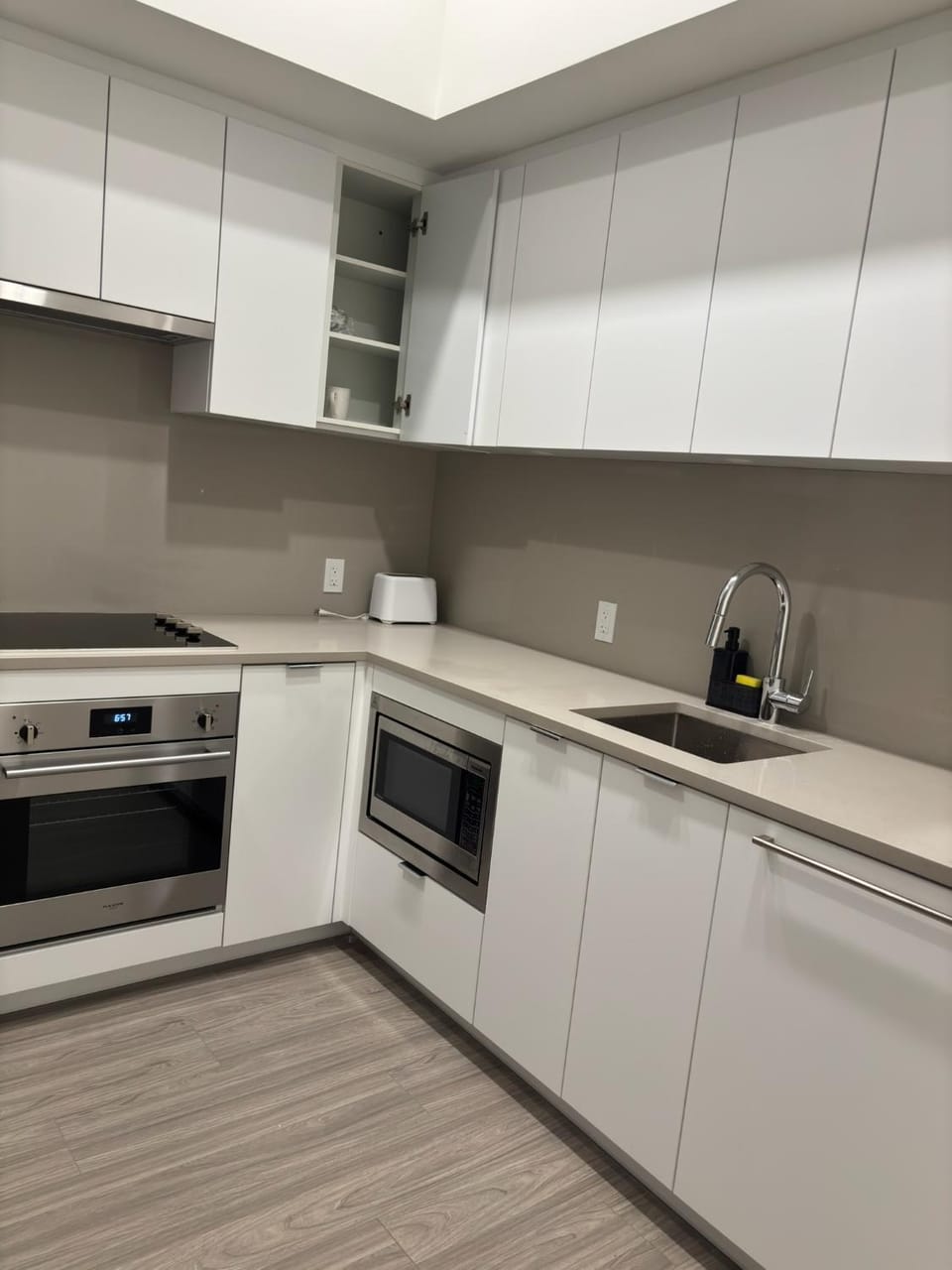 Sky suit luxury Apartment in Surrey
