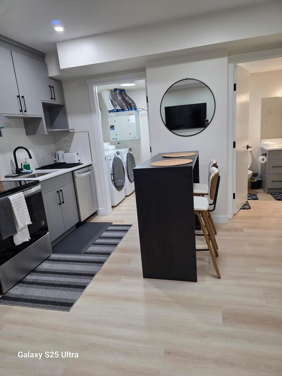 Executive Luxury Suite Unit B Apartment in Regina