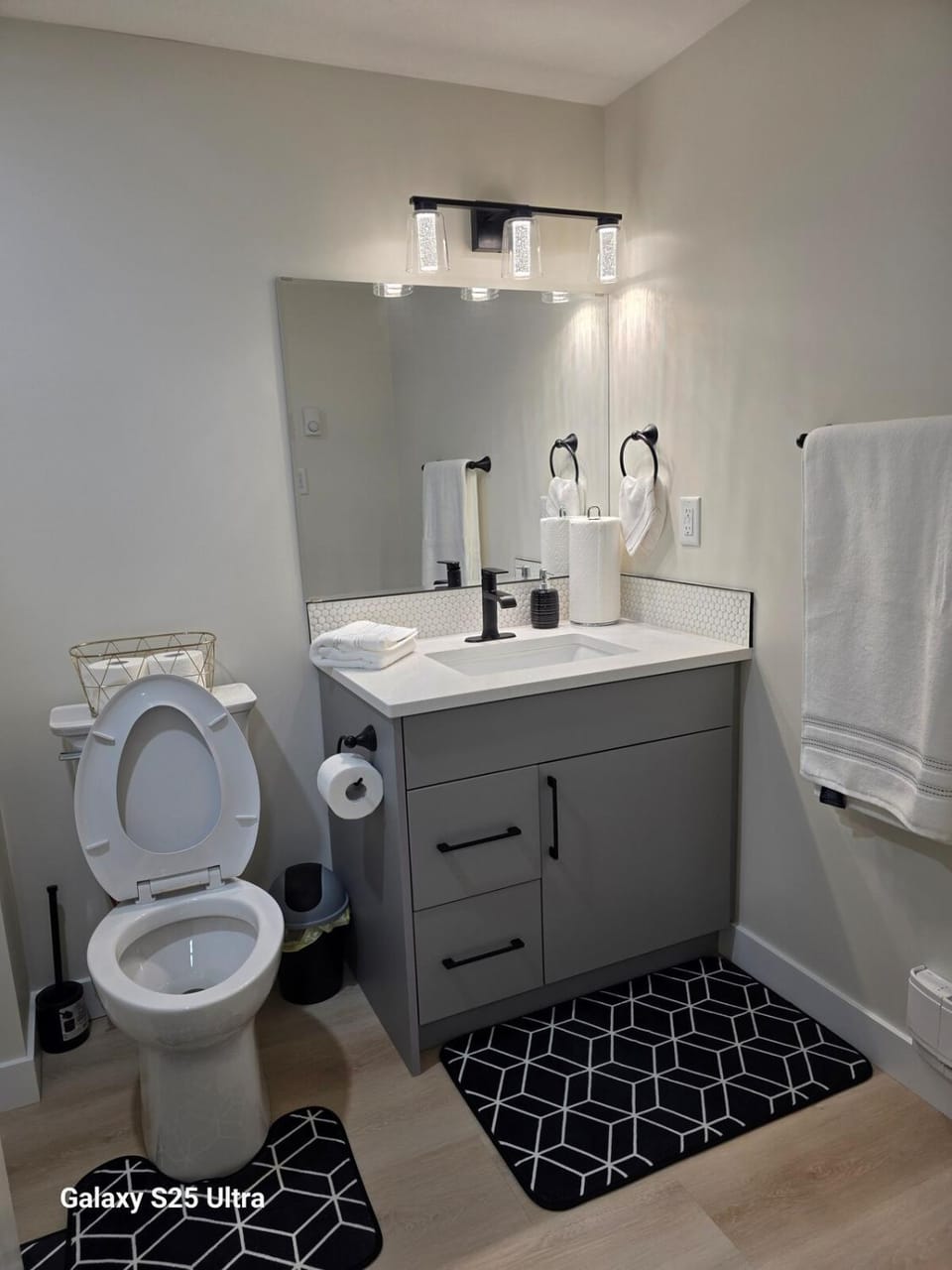 Executive Luxury Suite Unit B Apartment in Regina