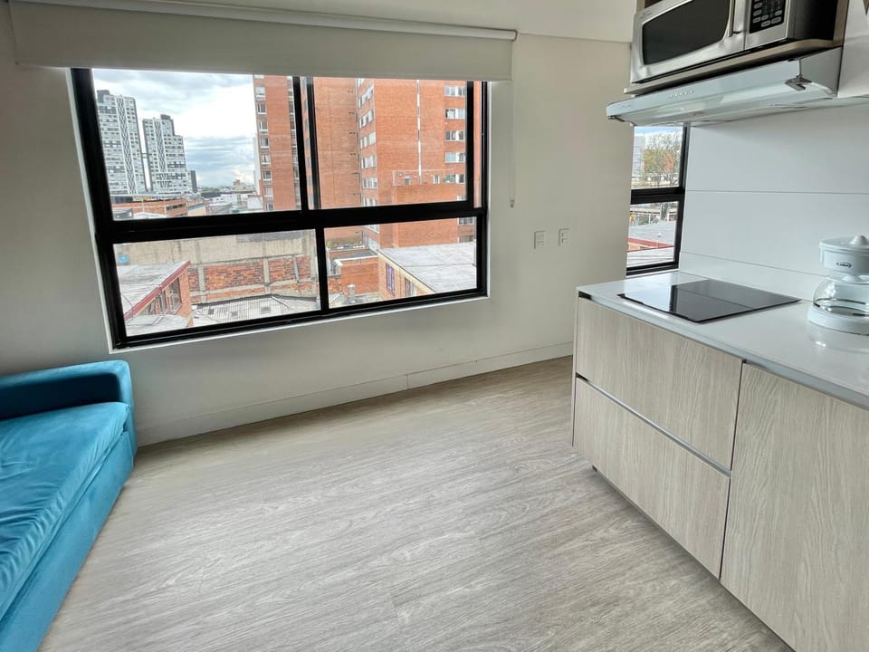 Loft con luz natural gym y vista al atardecer en Chapinero Apartment in Bogota