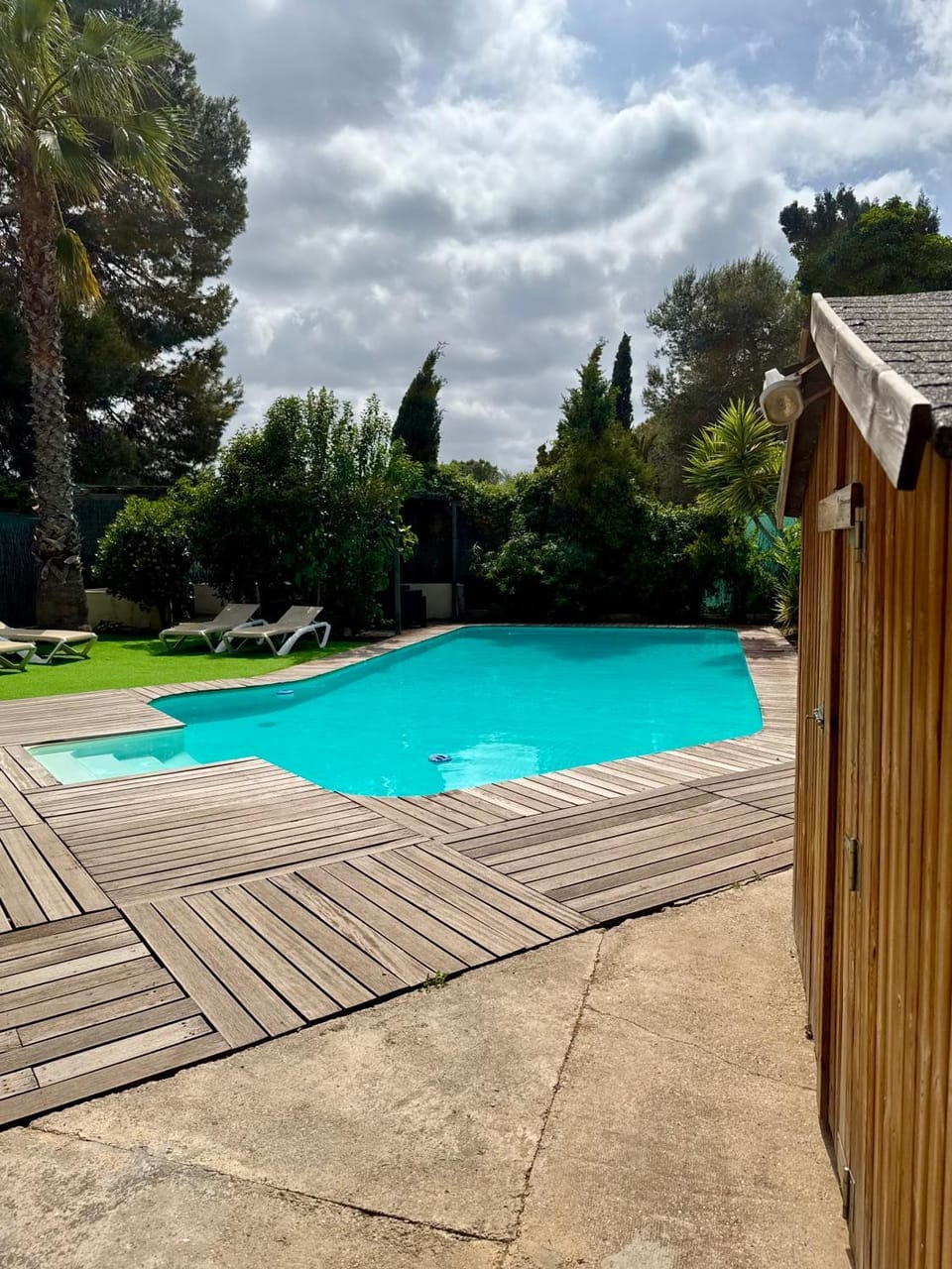 Swimming pool
