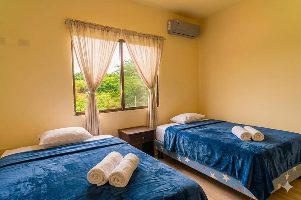 Casa a 2min de la playa, 5 habitaciones y piscina privada en Punta Blanca House in Santa Elena Province