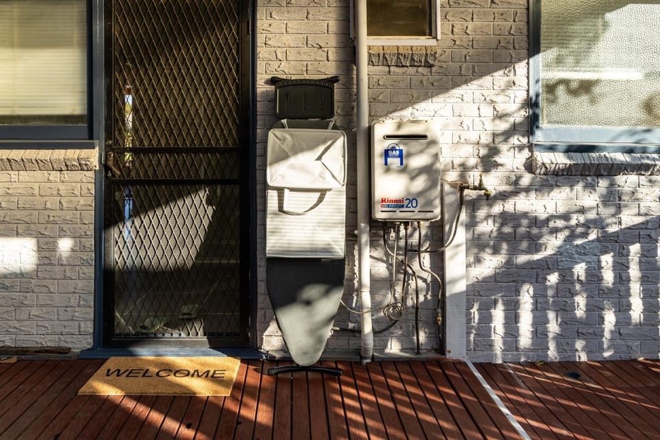 StayAU Cozy 3BR Getaway Near Westfield Knox House in Wantirna South