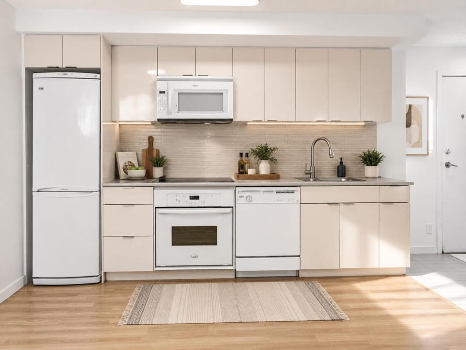Prime Hamilton Street 2-Bedroom Vancouver Stay Apartment in Vancouver