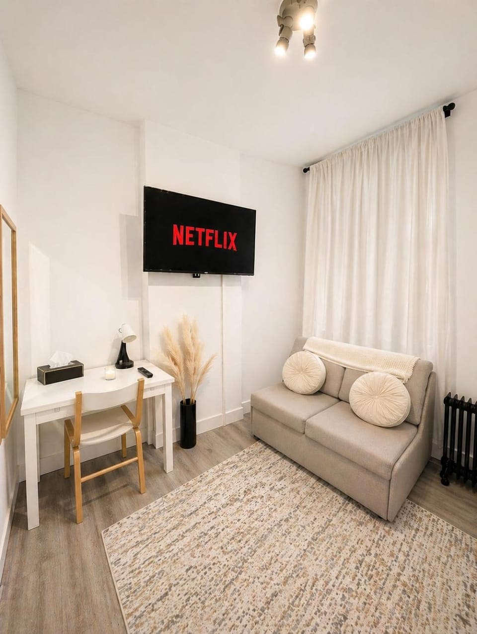 Stylish Studio Sleeps 4 close to Central London Apartment in London Borough of Southwark