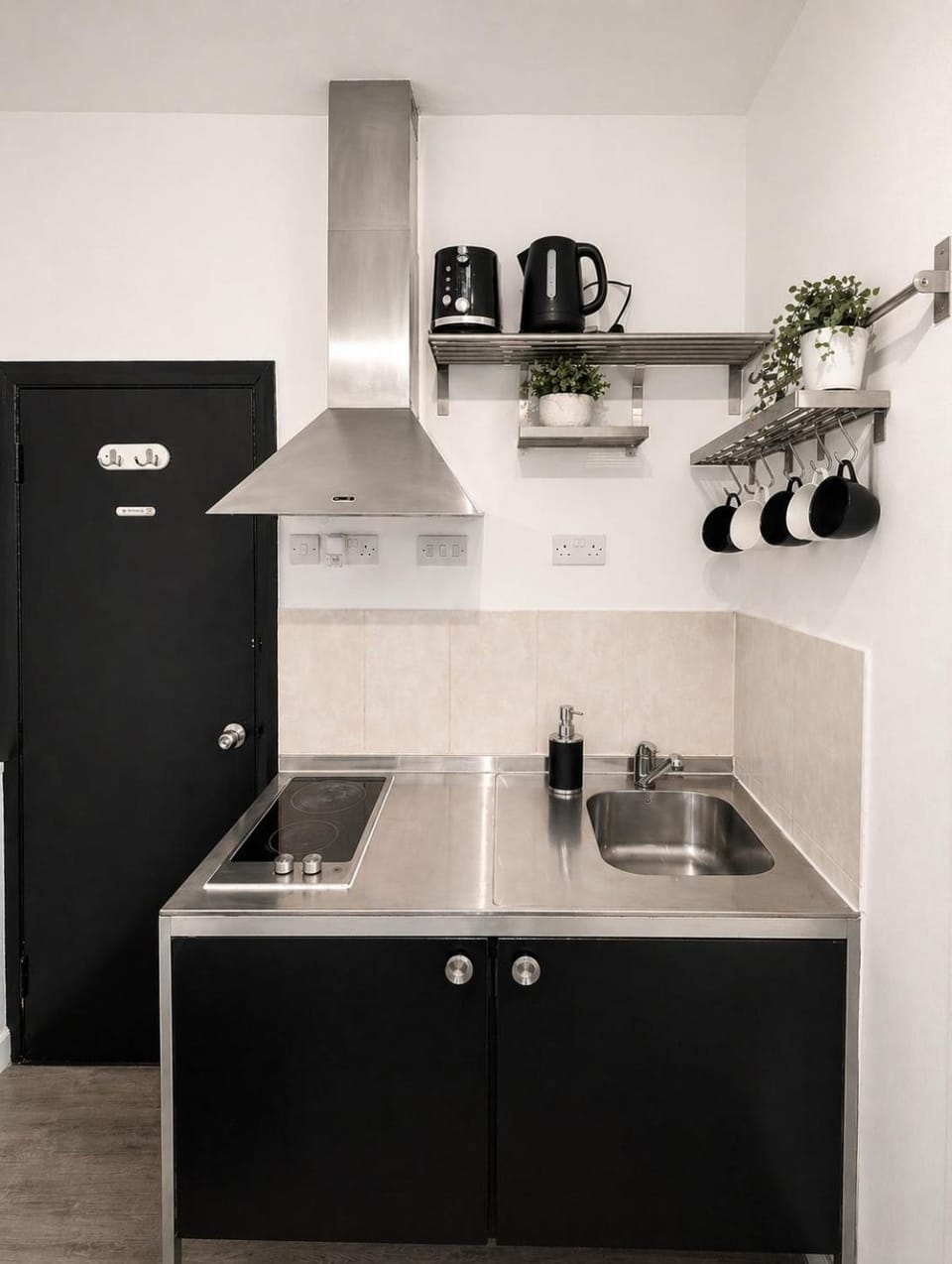 Stylish Studio Sleeps 4 close to Central London Apartment in London Borough of Southwark