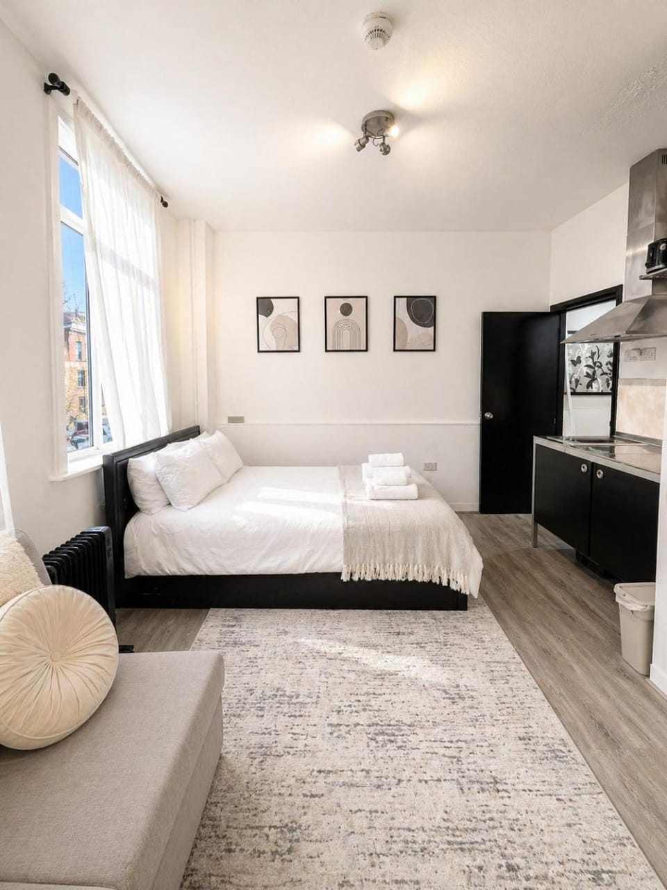 Stylish Studio Sleeps 4 close to Central London Apartment in London Borough of Southwark
