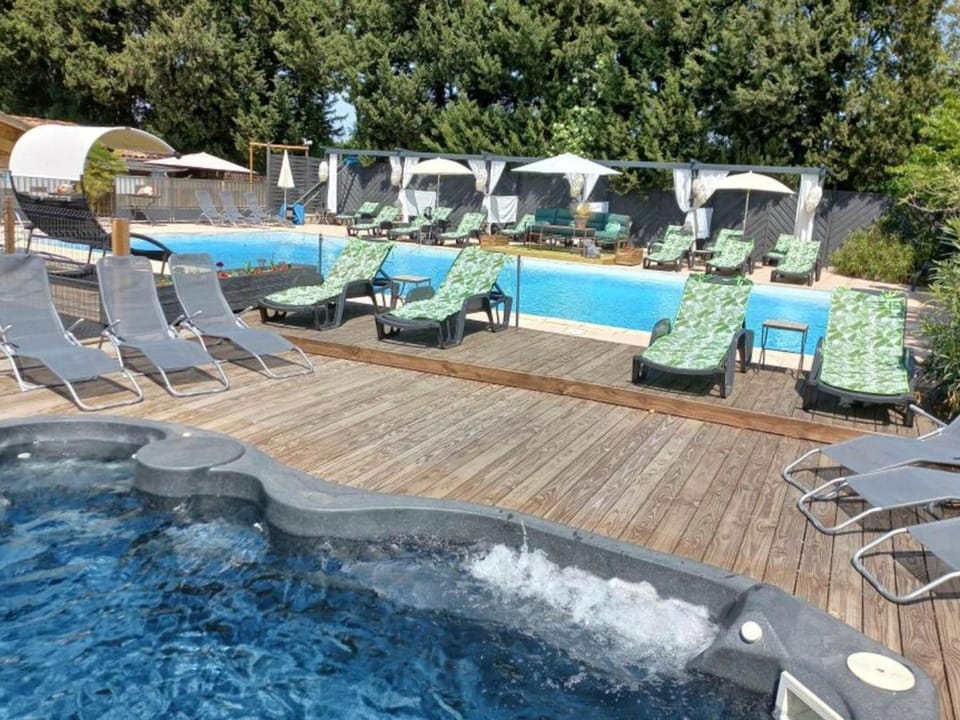 Chalet climat - 2 pers. - API-1-52-2806 Campground/ 
RV Resort in Provence-Alpes-Côte d'Azur