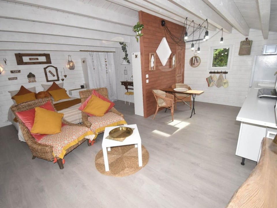 Charmant chalet climatisé - 2 pers. - API-1-52-2823 Campground/ 
RV Resort in Provence-Alpes-Côte d'Azur