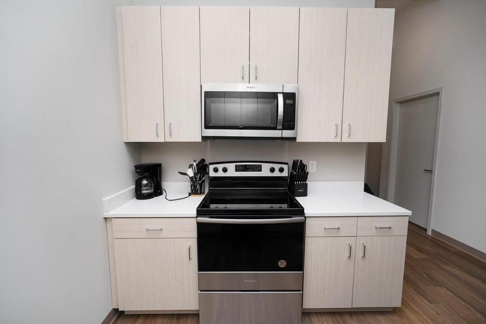 Downtown Milwaukee 2BR, 5 Min Walk to RiverWalk Apartment in Milwaukee