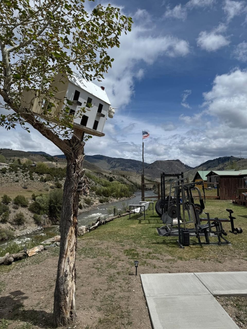 Tiny Yellowstone Riverside Cabin Cabin in Gardiner