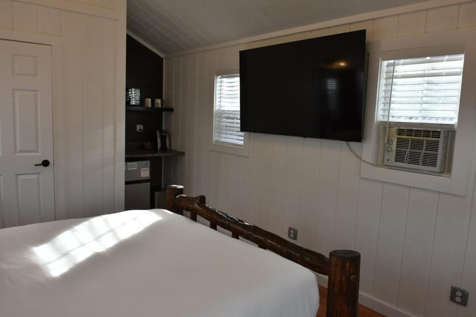 Tiny Yellowstone Riverside Cabin Cabin in Gardiner