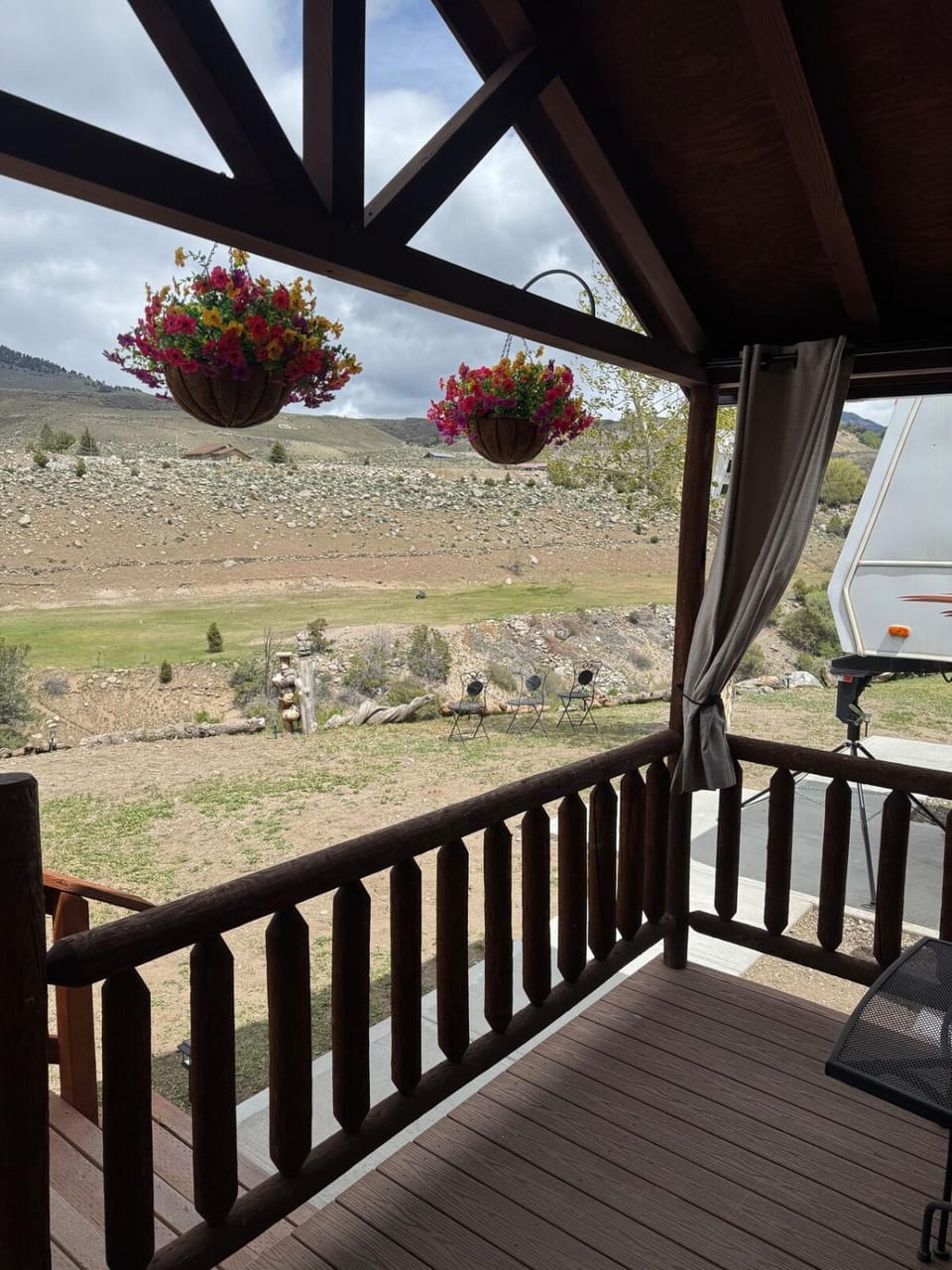 Tiny Yellowstone Riverside Cabin Cabin in Gardiner