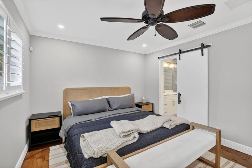 Imperial Point Villa with Pool House in Pompano Beach