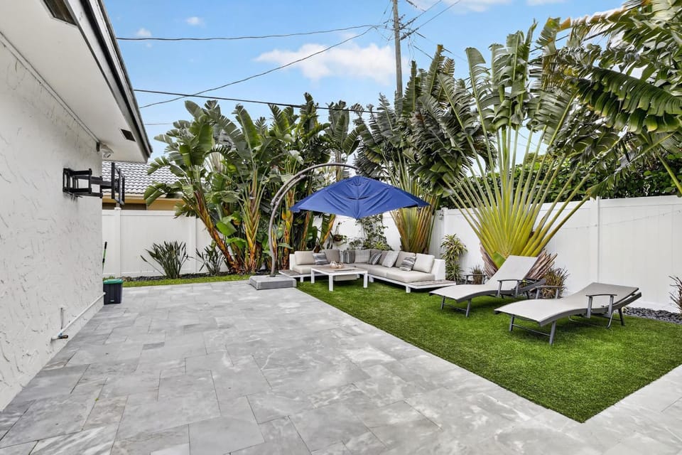 Imperial Point Villa with Pool House in Pompano Beach
