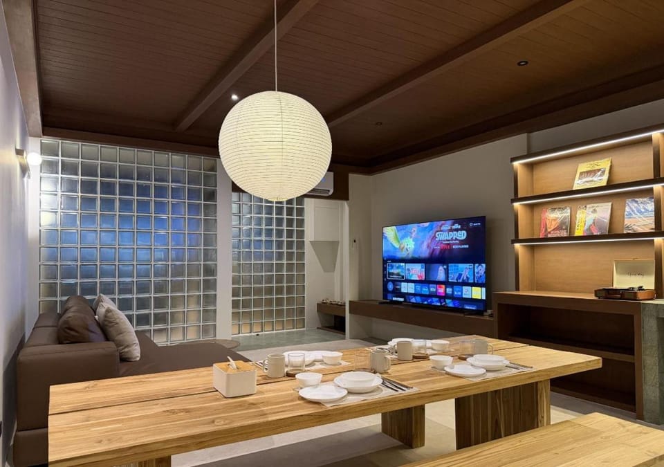 Communal lounge/ TV room, Living room