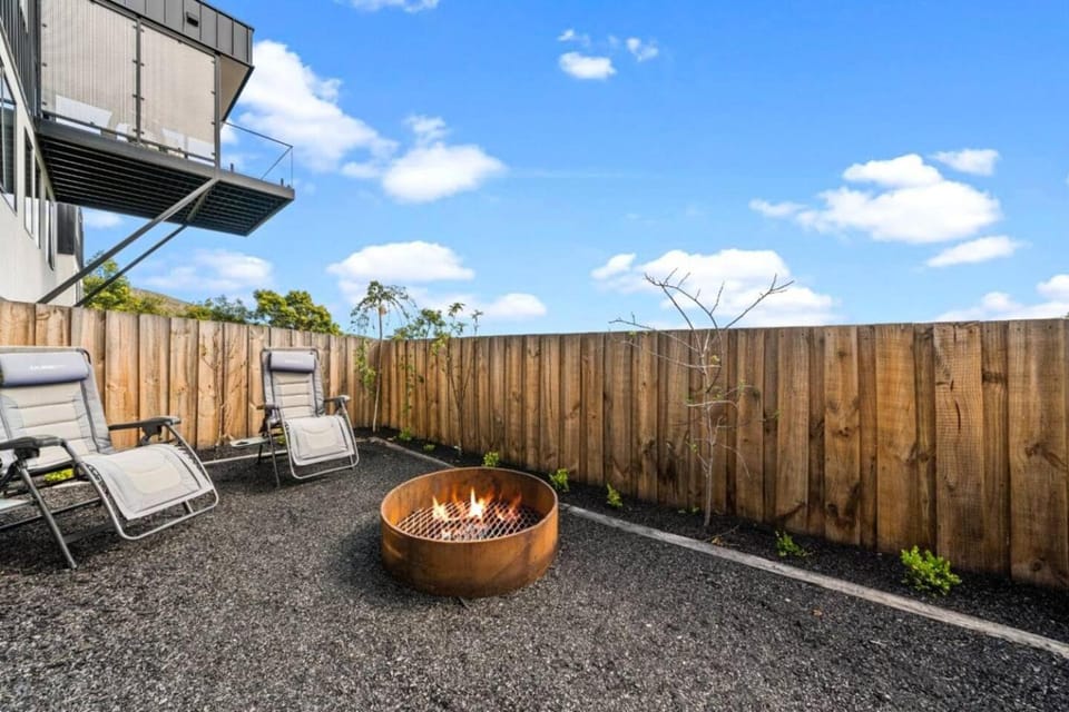 Patio, Area and facilities