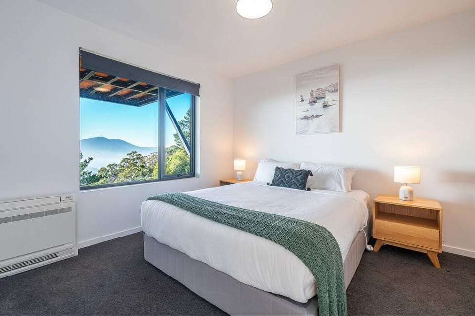 Bed, Bedroom, Mountain view