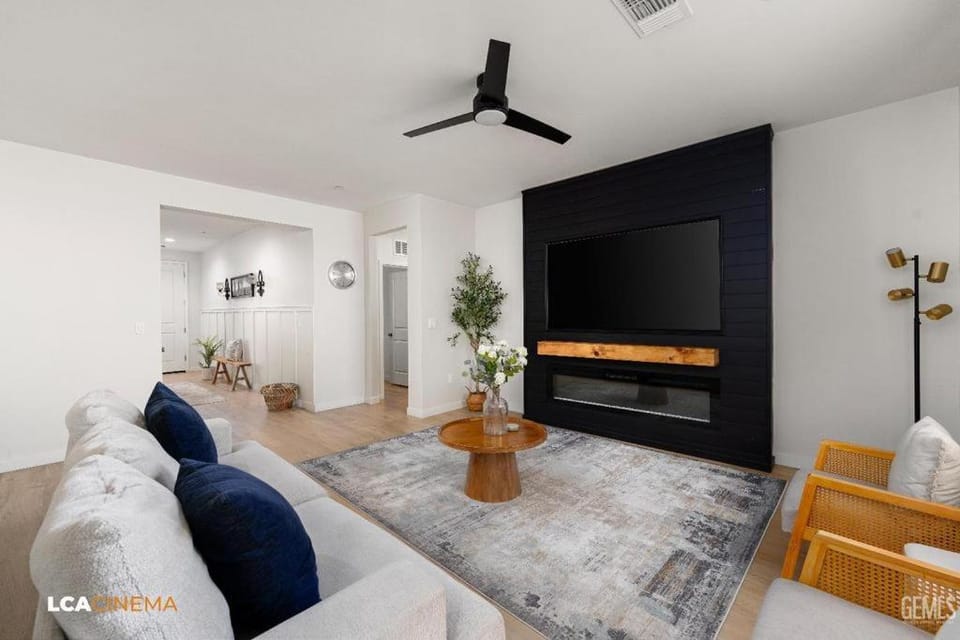 Business Travel Ready New 3BR Near Airport House in Bakersfield