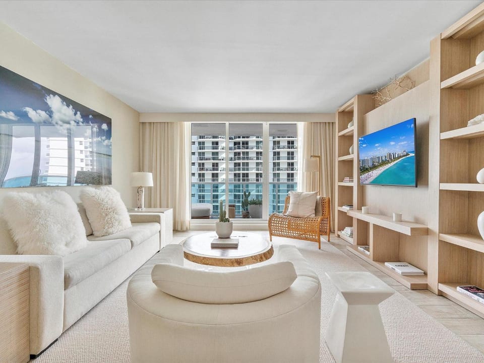 Luz Brillosa 1009 House in South Beach Miami