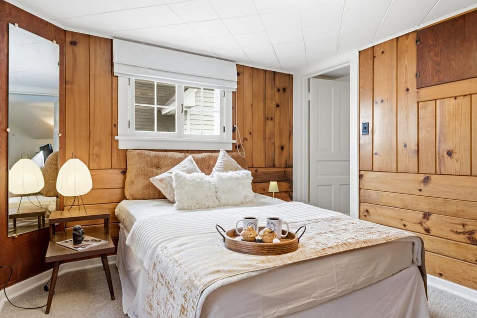 Old Towne Cass - Furnished 30 Day Downtown Traverse City House in Traverse City
