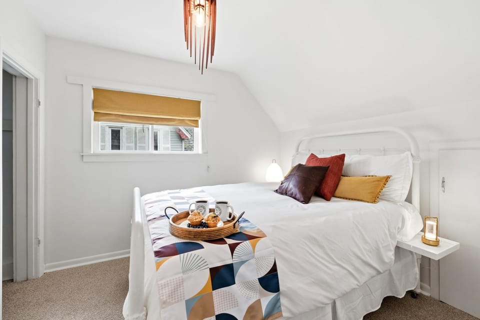 Old Towne Cass - Furnished 30 Day Downtown Traverse City House in Traverse City