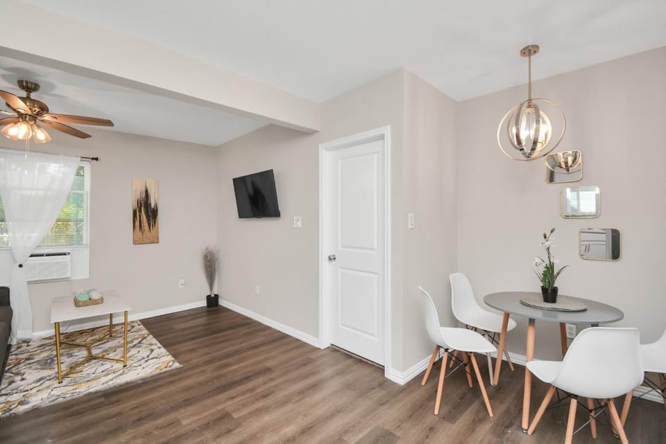 The Yellow Door Retreat Apartment in Houston