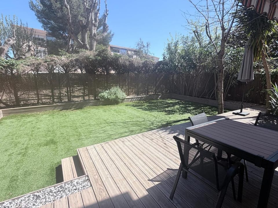 3-room single-story apartment with small garden Apartment in La Seyne-sur-Mer