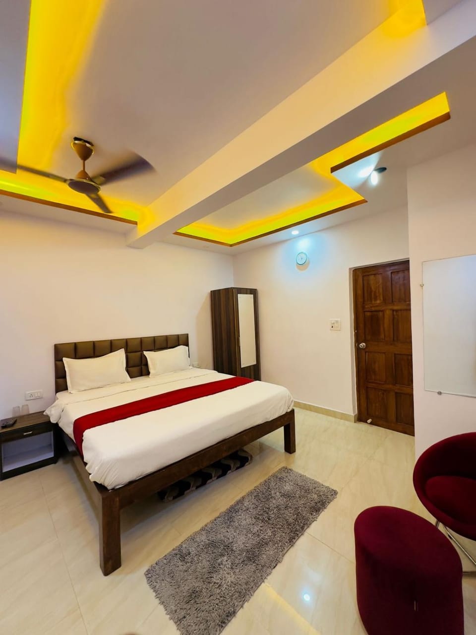 Bed, Photo of the whole room, Bedroom, fireplace, wardrobe, air conditioner