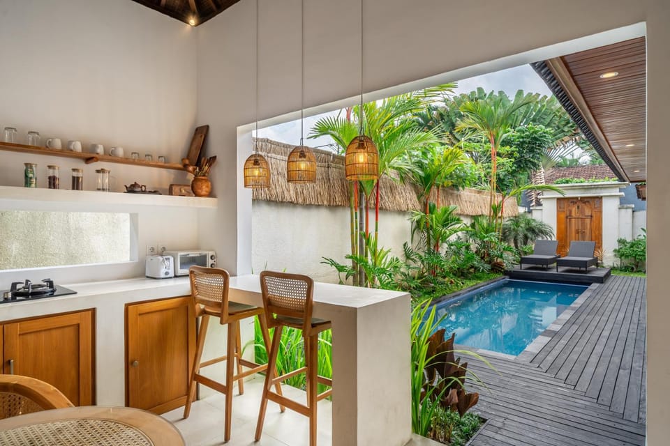Dining area, Swimming pool
