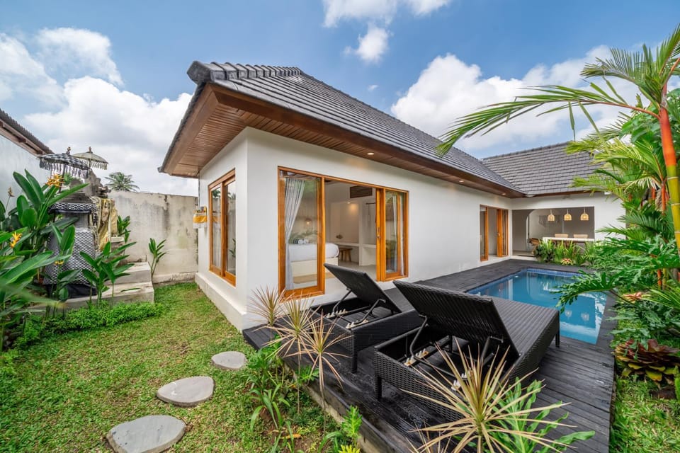 Property building, Garden view, Swimming pool