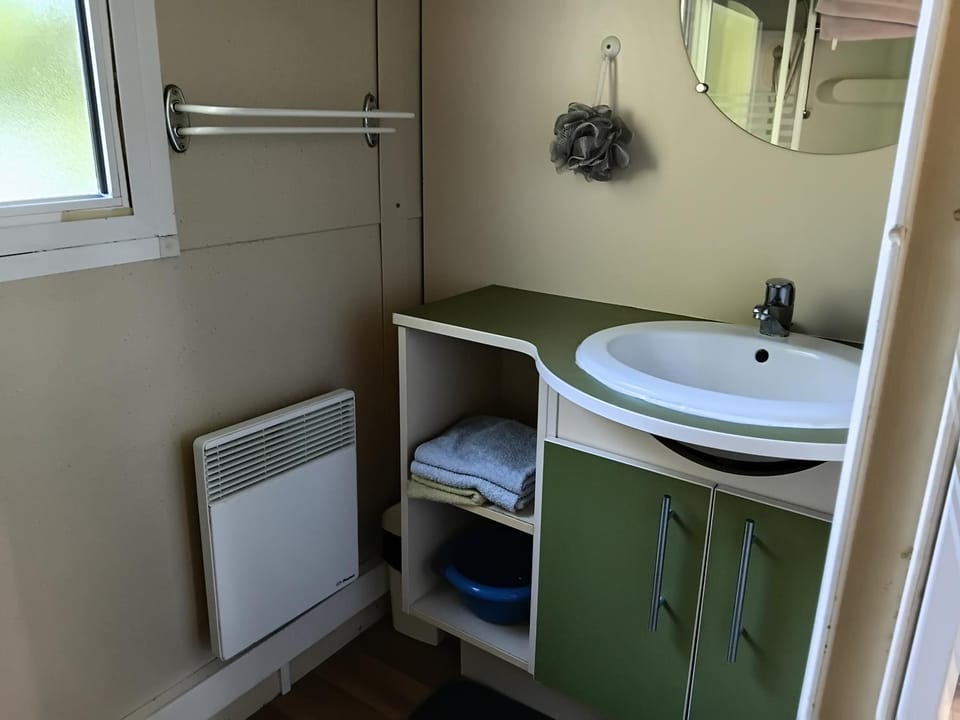 Bungalow tonga Campground/ 
RV Resort in Grand Est