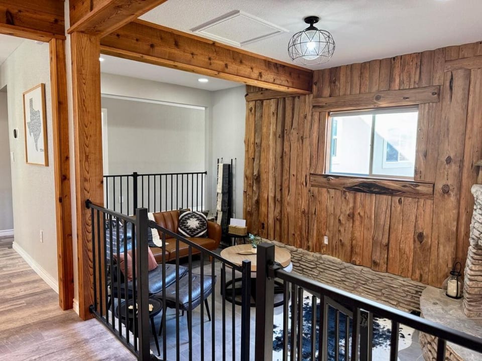 4 acre private home, TX Hill Country Hot Tub and Bonus Cottage House in Rio Grande