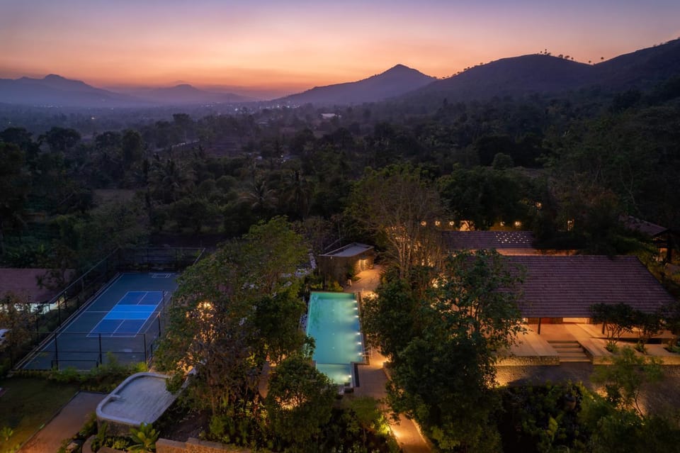 Property building, Bird's eye view, Garden
