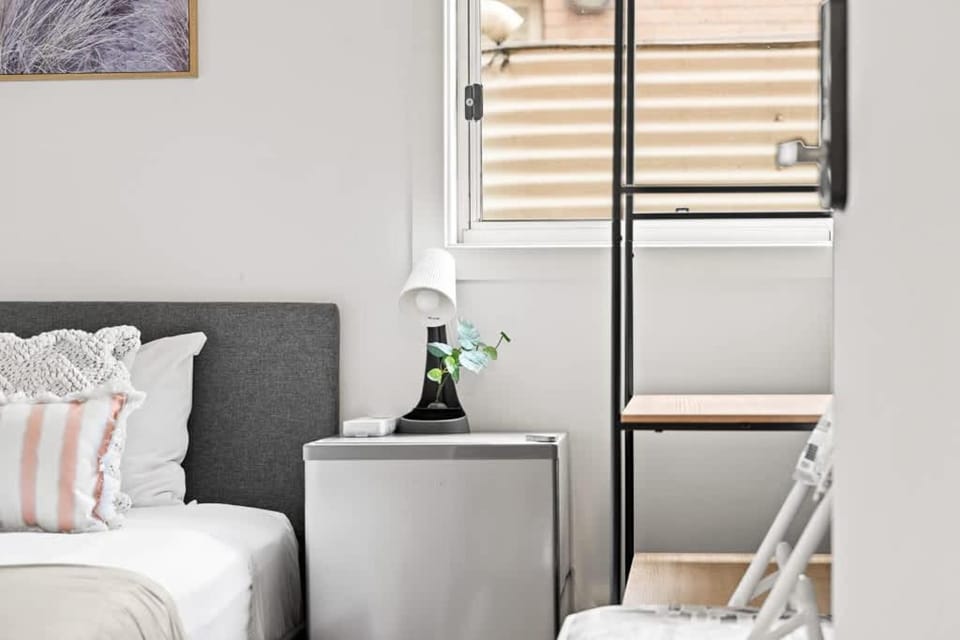 Cozy Single Room in Panania - Nearby Stations & Shops - Shared Bathroom Bed and Breakfast in Sydney