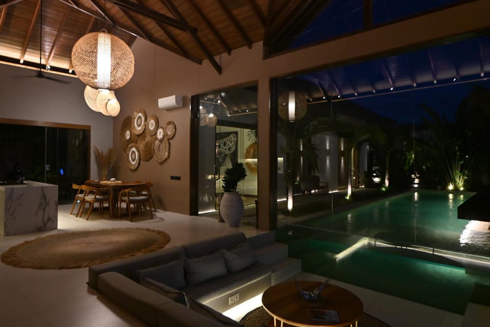 Night, Pool view