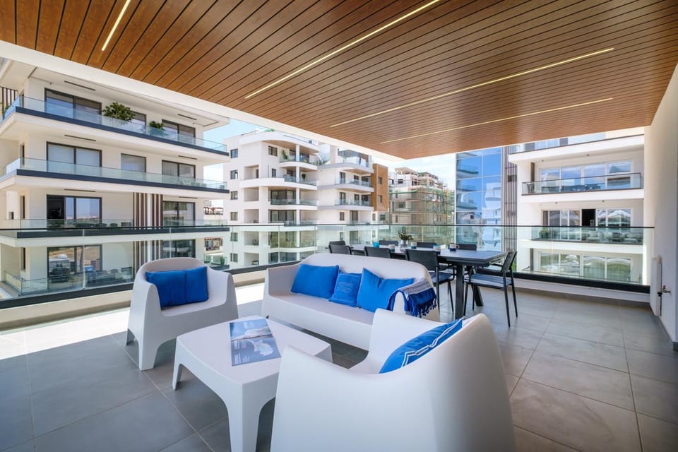 Patio, Day, Balcony/Terrace, Living room, Seating area